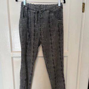 Tempo Paris Women's Comfy Skinny Pant in Grey and Black Size L